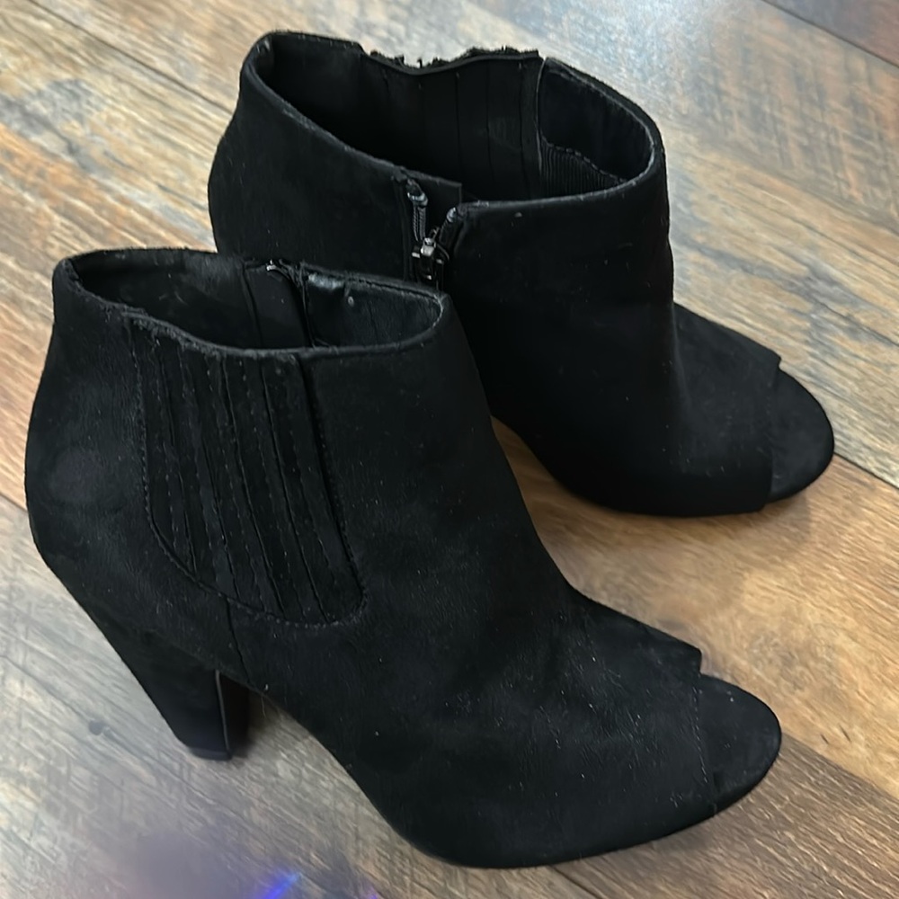 Y.not black suede peep toe booties sz 7.5